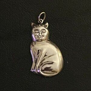 Sterling Silver 925 Sitting Cat Pendant  Marked "ND" Charmingly Adorable Kitty